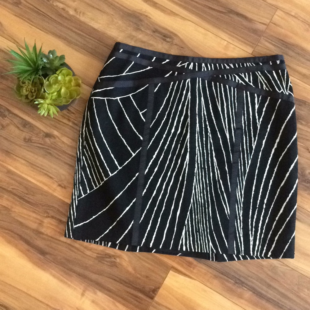 Ann Taylor Black & White Geometric Pattern Skirt